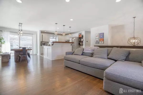 Metuchen, NJ 08840,36 Finch ST