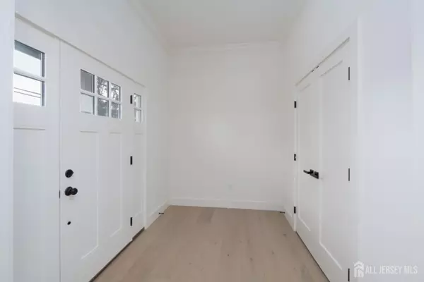 Edison, NJ 08817,21 Heathcote AVE