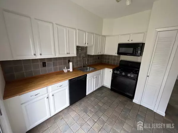 Jamesburg, NJ 08831,11 Deerfield LN