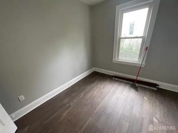 Highland Park, NJ 08904,31 Lincoln AVE