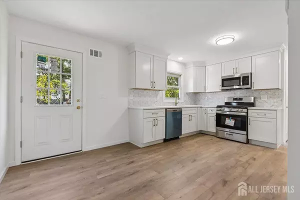 Colonia, NJ 07067,38 Lincoln AVE