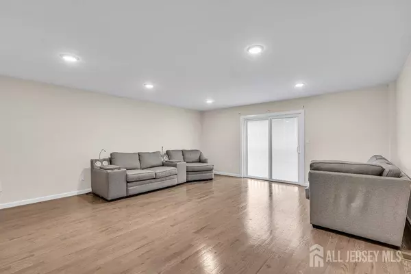 Newark, NJ 07108,901-903 S 16th ST