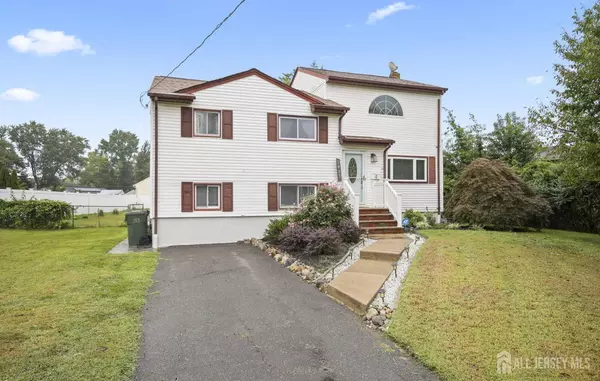 Freehold, NJ 07728,4 Schaeffer LN