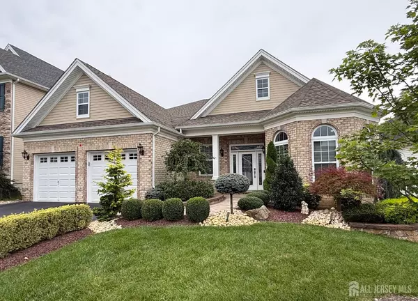 6 Regency CT, Monroe, NJ 08831