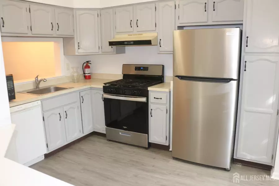 405 Maplecrest RD, Edison, NJ 08820