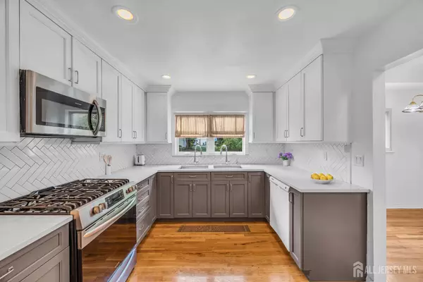 23 Barlow RD, Edison, NJ 08817