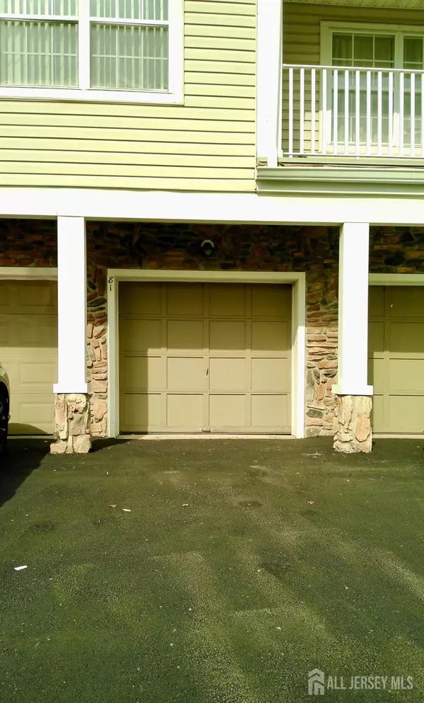 Edison, NJ 08820,81 Inverness DR