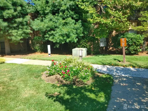 North Brunswick, NJ 08902,280 Willowbrook DR