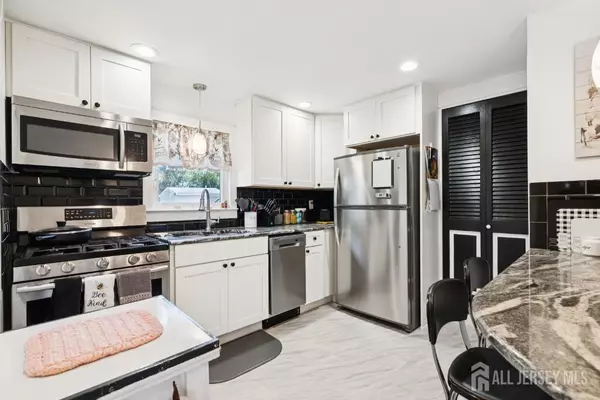 East Brunswick, NJ 08816,6 Donna ST