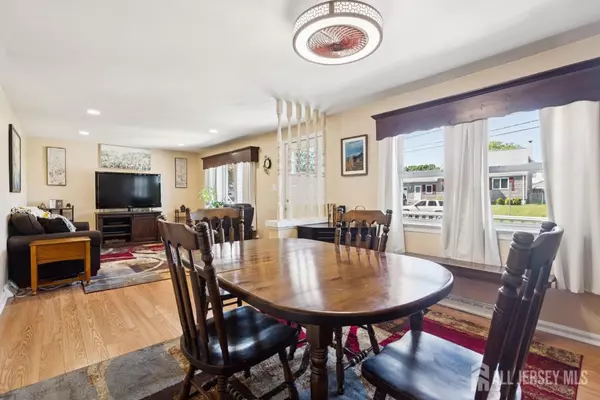 East Brunswick, NJ 08816,6 Donna ST