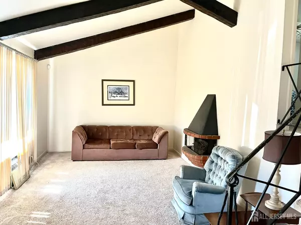 South Plainfield, NJ 07080,480 Sampton AVE