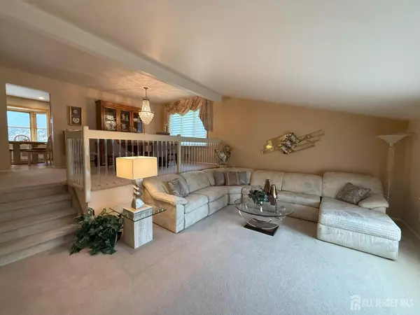 East Brunswick, NJ 08816,5 Macintosh CT