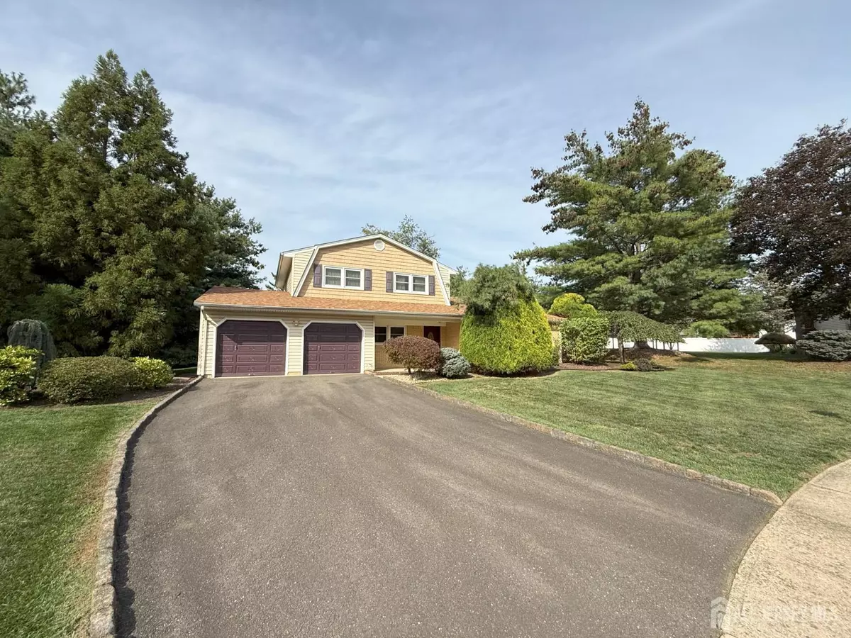 East Brunswick, NJ 08816,5 Macintosh CT