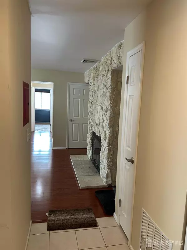 Edison, NJ 08837,1212 Edison Glen TER