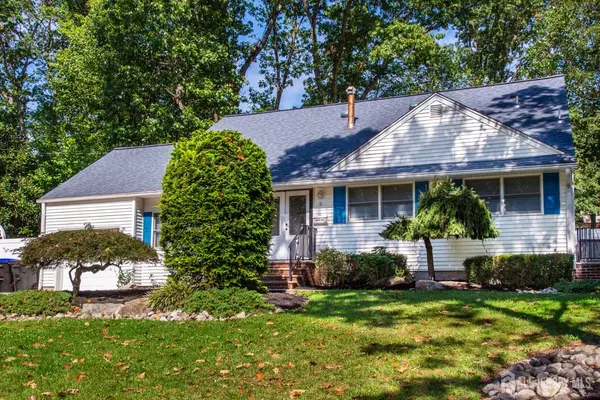 East Brunswick, NJ 08816,5 Sandalwood DR