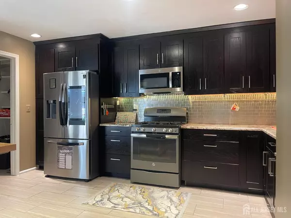 South Brunswick, NJ 08540,24 Ginger CT