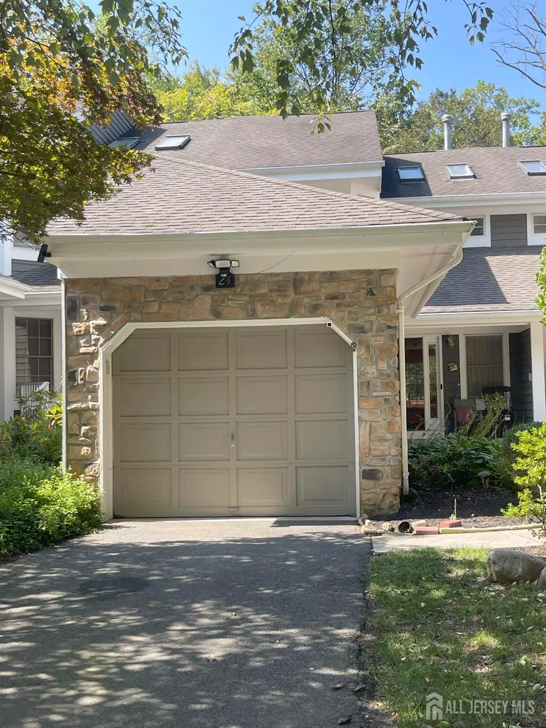 South Brunswick, NJ 08540,24 Ginger CT