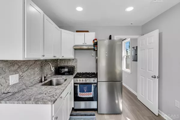 South Amboy, NJ 08879,438 Brookside AVE