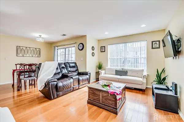 North Brunswick, NJ 08902,1508 Plymouth RD