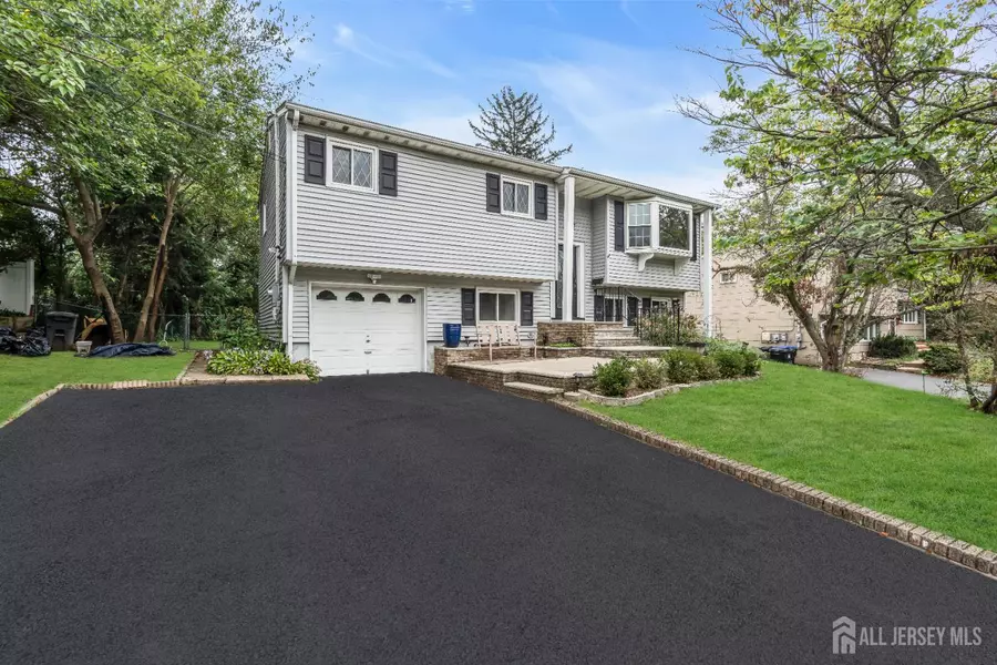 27 Bradford RD, East Brunswick, NJ 08816