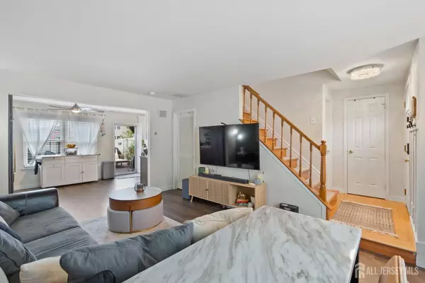 Sayreville, NJ 08872,32 Telegraph LN