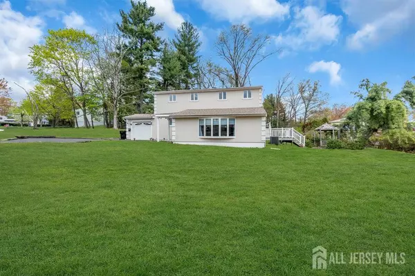 East Brunswick, NJ 08816,17 Thomas RD