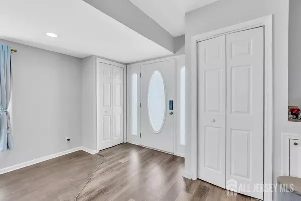 East Brunswick, NJ 08816,17 Thomas RD