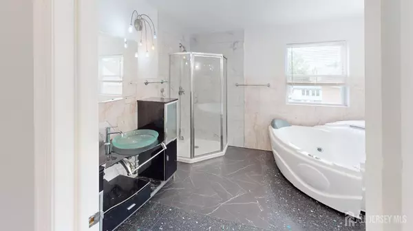 Sayreville, NJ 08872,13 Idlewild AVE