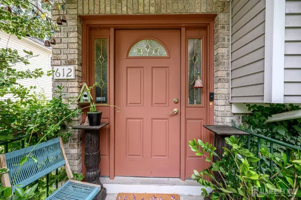 Roselle Park, NJ 07204,612 Oakwood AVE