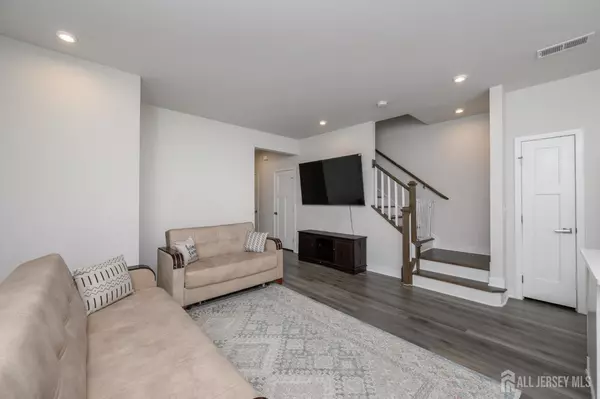 Aberdeen, NJ 07721,29 Athens WAY