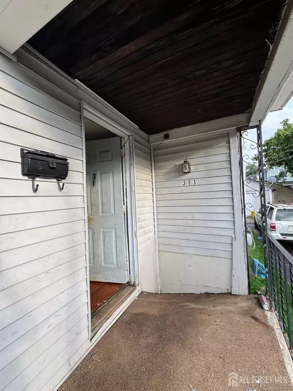 Trenton, NJ 08609,313 tioga ST