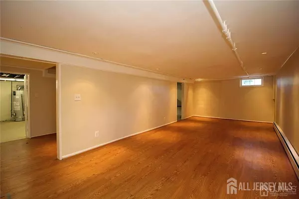 Edison, NJ 08837,37 Ireland AVE