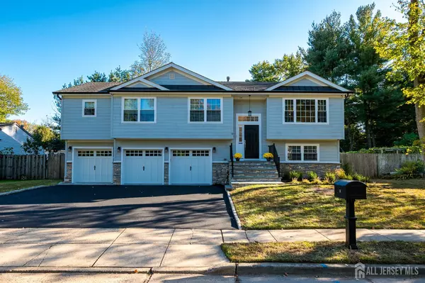 Edison, NJ 08820,9 Westwood CIR