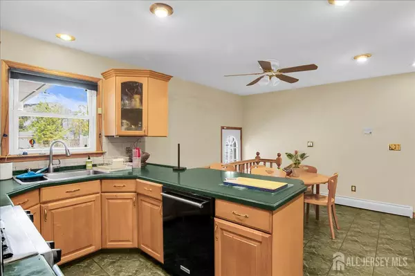 Edison, NJ 08820,10 Cutter AVE