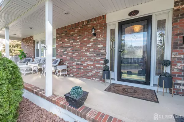 Milltown, NJ 08850,6 Mary CT