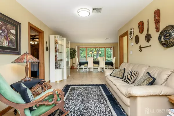 Holmdel, NJ 07733,10 Deercrest DR