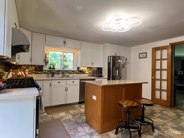 Cranbury, NJ 08812,265 Friendship RD