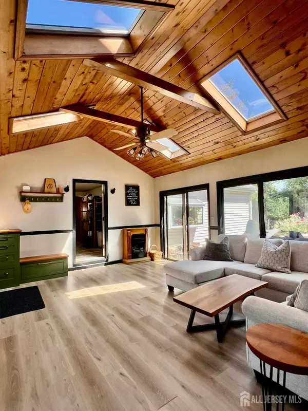 Cranbury, NJ 08812,265 Friendship RD