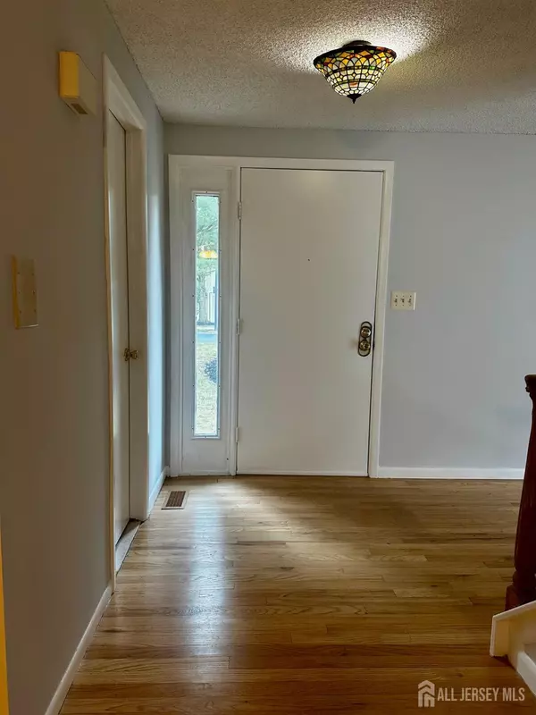 Plainsboro, NJ 08536,99 Thoreau DR