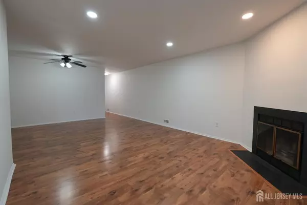 East Brunswick, NJ 08816,41 Morgan PL