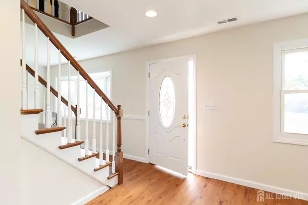 Edison, NJ 08817,29 Crescent RD