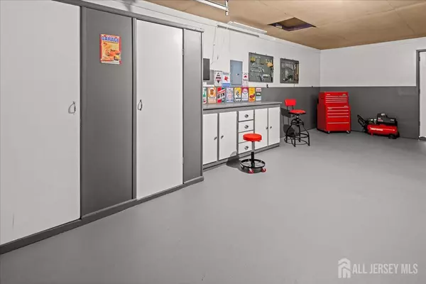 South Brunswick, NJ 08824,3 Dundee RD