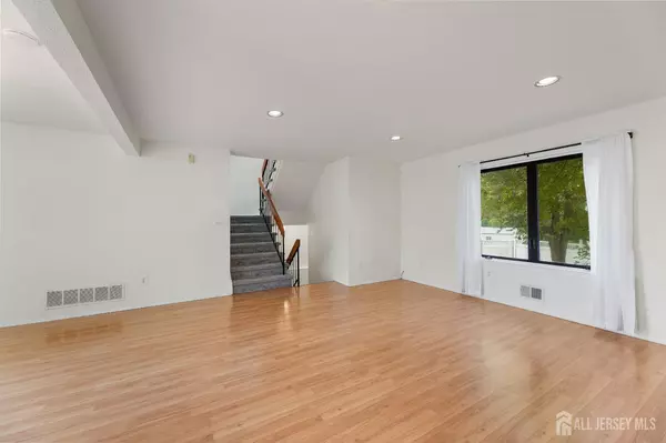 Old Bridge, NJ 08857,65 Diamond LN