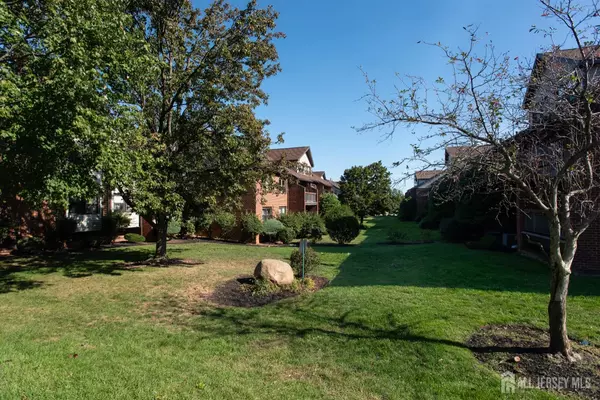 Woodbridge Proper, NJ 07095,135 Beverly Hill Terr #B