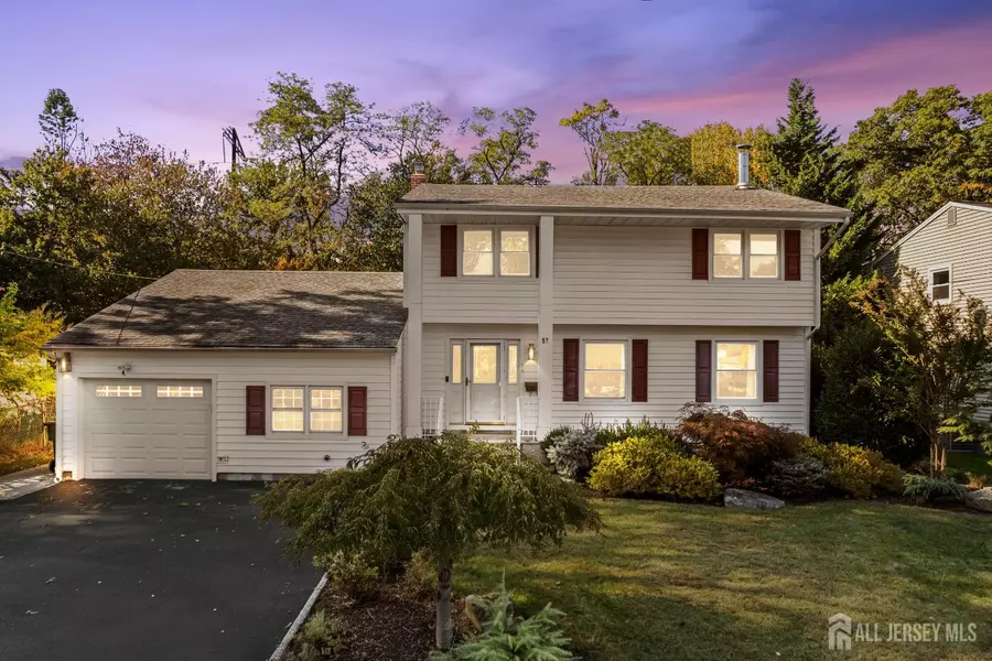 14 Mayling CT, Edison, NJ 08837