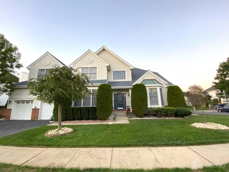 2 Hampshire PL, Monroe, NJ 08831