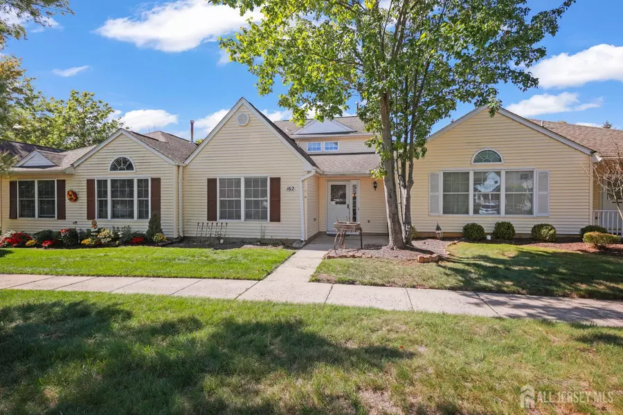 162 Goldfinch DR, Monroe, NJ 08831
