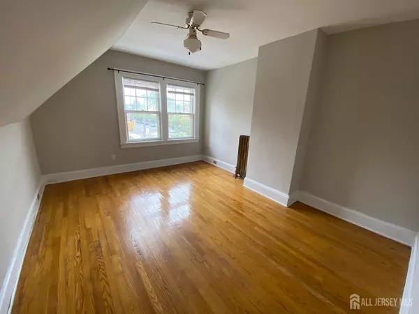 New Brunswick, NJ 08816,121 Livingston AVE #3