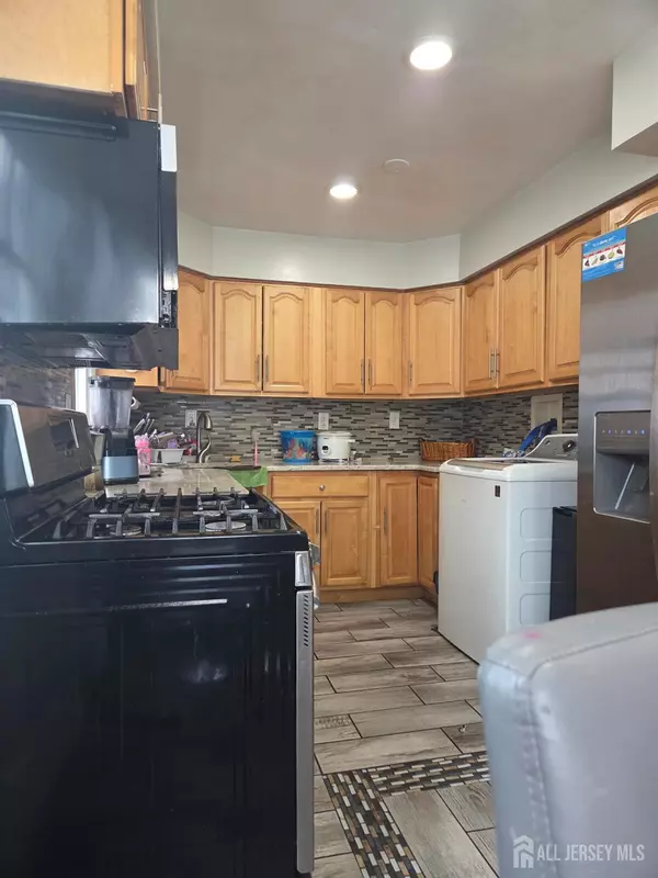 Carteret, NJ 07008,36 E Laurel ST