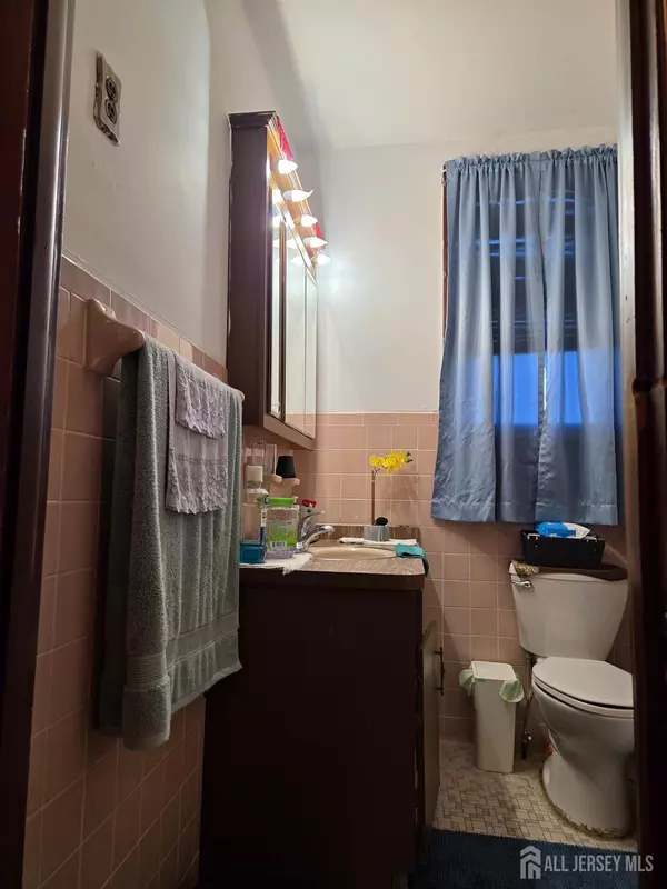 Perth Amboy, NJ 08861,552 Compton AVE